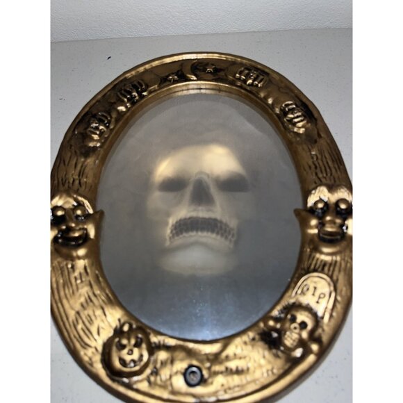 Vintage GAF Corp SPOOKY 3D Laughing SKULL 12½" Wall MIRROR Halloween Decor - Picture 2 of 15